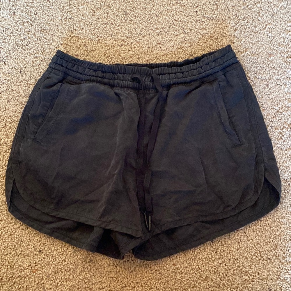 Lululemon shorts size 4